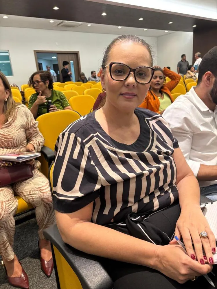 Novos casos de possíveis pagamentos irregulares de funcionários da saúde eleva pressão para a saída de Juliana Salim 