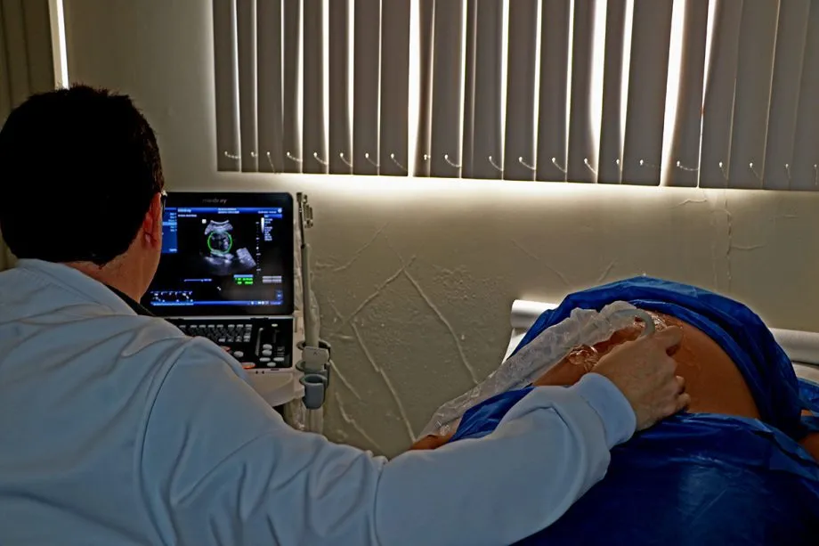 Gestantes enfrentam fila e angústia por ultrassom em Três Lagoas