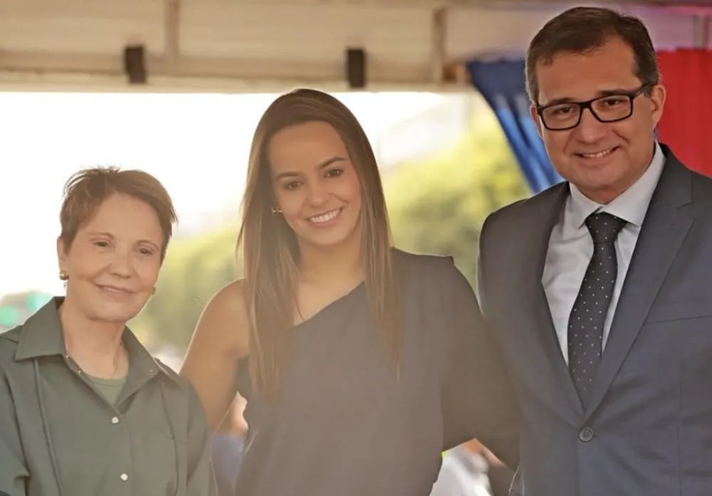 Primeira-dama reduz aparições ao lado do prefeito 