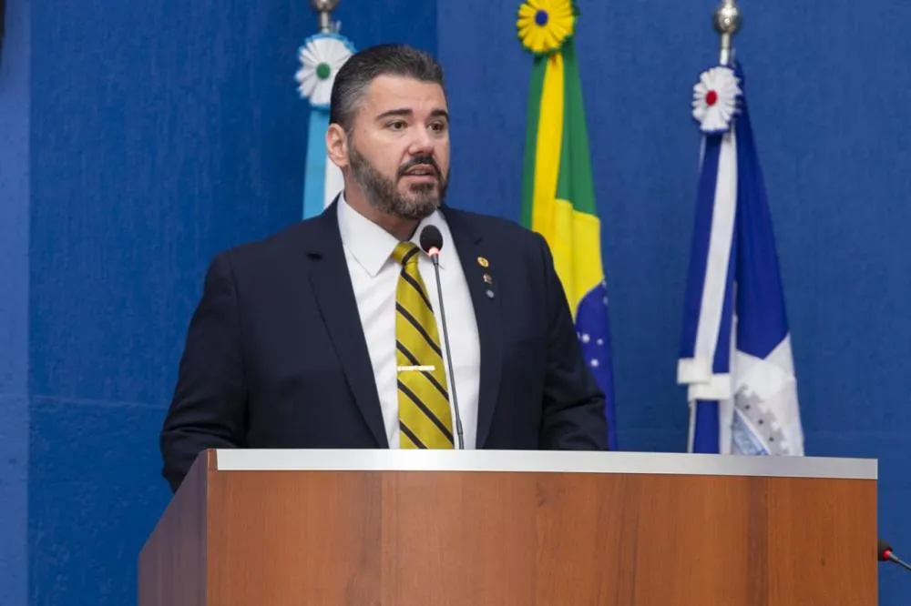 Tonhão autoriza compra de carro de luxo de mais de R$ 300 mil para uso da Câmara Municipal