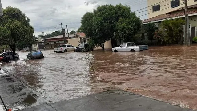 Artigo por Lucas Bocato: Enchentes Milionárias: Quando a água entra nas casas e o dinheiro público escorre pelo ralo 