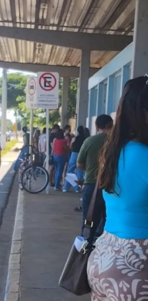 Longas filas e reclamações marcam matrículas culturais 